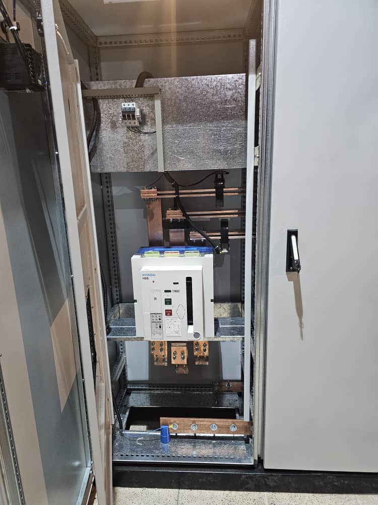 تابلوهای توزیع پست فشار ضعیف زمینی باورودی ۲۰۰۰ آمپر بعد از ترانسفورماتور برای تغذیه ساختمان هواپیمایی ساها - تصویر 2