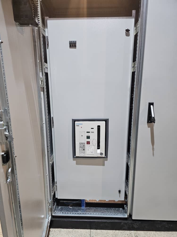 تابلوهای توزیع پست فشار ضعیف زمینی باورودی ۲۰۰۰ آمپر بعد از ترانسفورماتور برای تغذیه ساختمان هواپیمایی ساها - تصویر 3