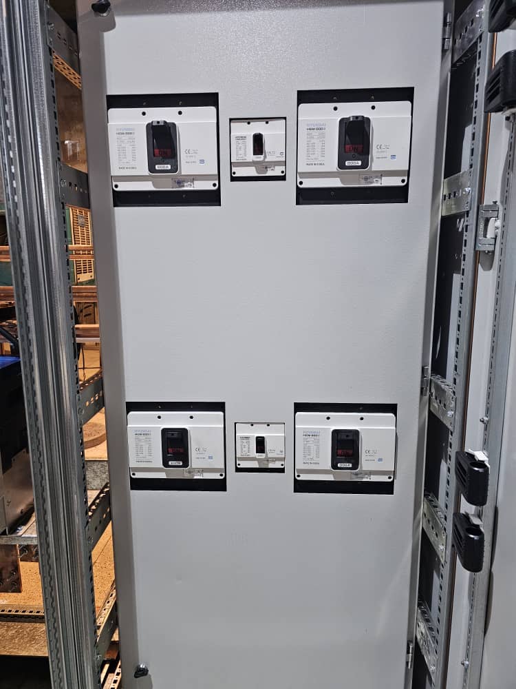 تابلوهای توزیع پست فشار ضعیف زمینی باورودی ۲۰۰۰ آمپر بعد از ترانسفورماتور برای تغذیه ساختمان هواپیمایی ساها - تصویر 4