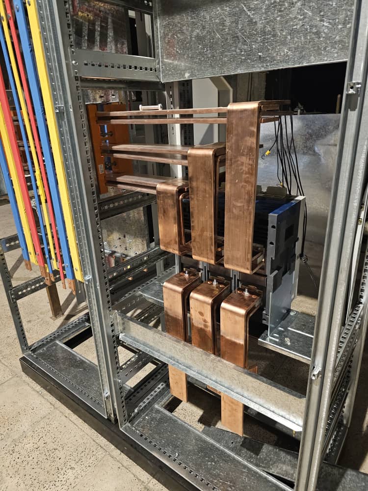 تابلوهای توزیع پست فشار ضعیف زمینی باورودی ۲۰۰۰ آمپر بعد از ترانسفورماتور برای تغذیه ساختمان هواپیمایی ساها - تصویر 7