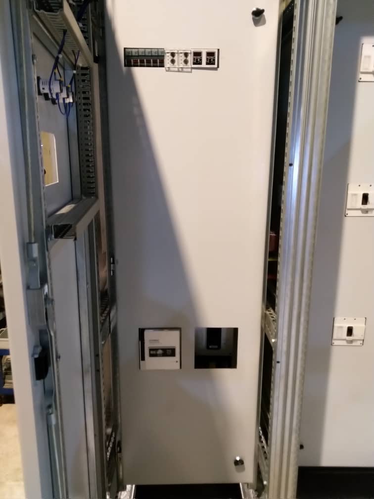 تابلو  اصلی ساختمان‌های درمانگاه مدافعان آسمان و چنج آور ( برق شهر و ژنراتور ) اتوماتیک با کلیدهای موتور دار - تصویر 5