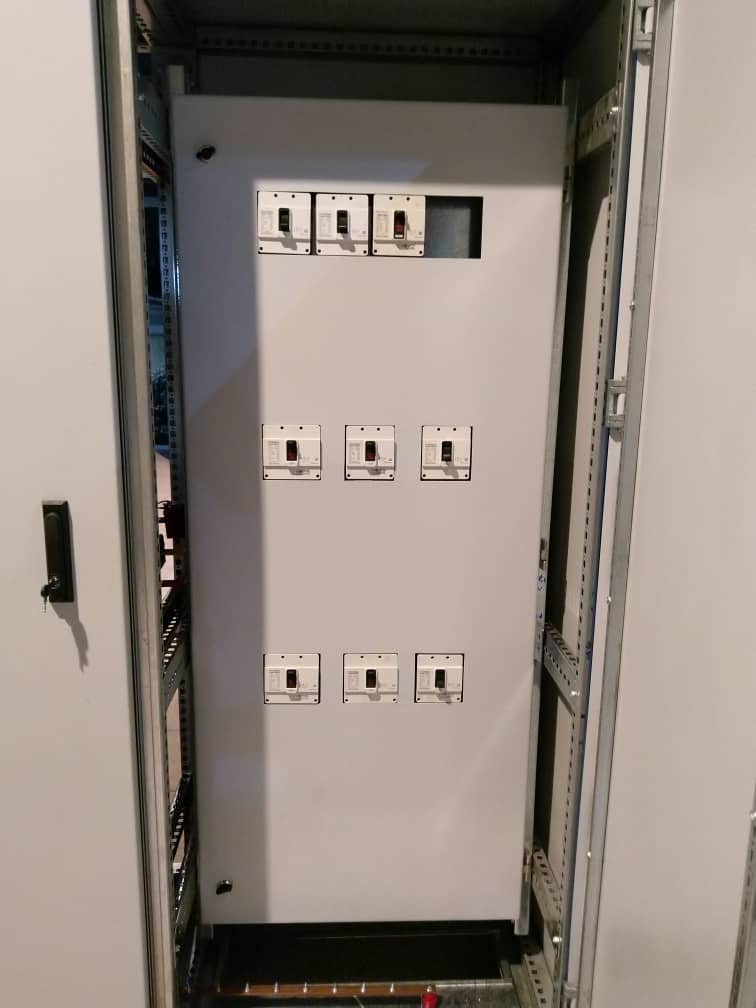 تابلو  اصلی ساختمان‌های درمانگاه مدافعان آسمان و چنج آور ( برق شهر و ژنراتور ) اتوماتیک با کلیدهای موتور دار - تصویر 4