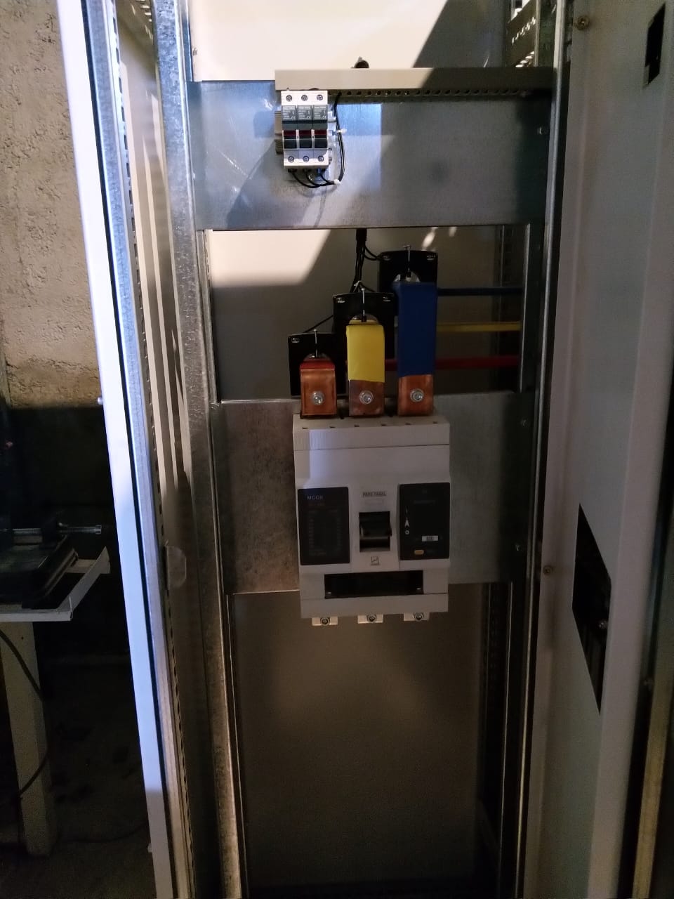 تابلوهای اصلی و فرعی ساختمان هواپیمایی ساها برای تغذیه سیستم های آبرسانی ، گرمایش و سرمایش  و طبقات از منفی ۲ تا مثبت ۵ - تصویر 2