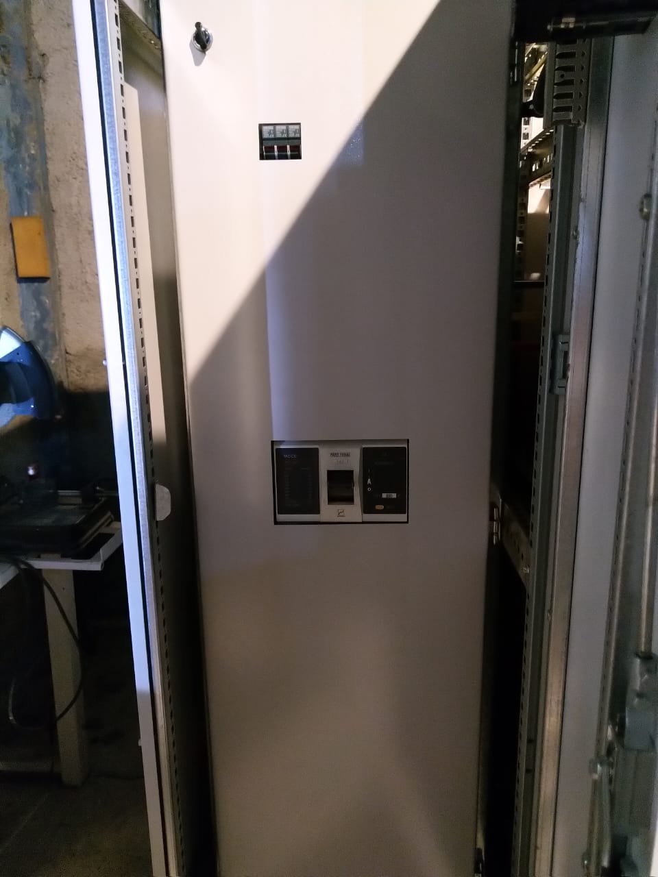 تابلوهای اصلی و فرعی ساختمان هواپیمایی ساها برای تغذیه سیستم های آبرسانی ، گرمایش و سرمایش  و طبقات از منفی ۲ تا مثبت ۵ - تصویر 1