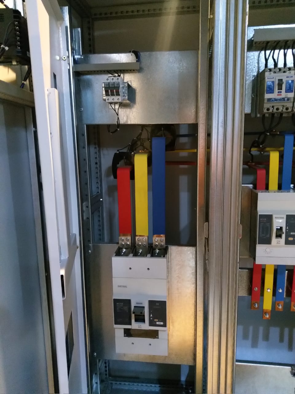 تابلوهای اصلی و فرعی ساختمان هواپیمایی ساها برای تغذیه سیستم های آبرسانی ، گرمایش و سرمایش  و طبقات از منفی ۲ تا مثبت ۵ - تصویر 10