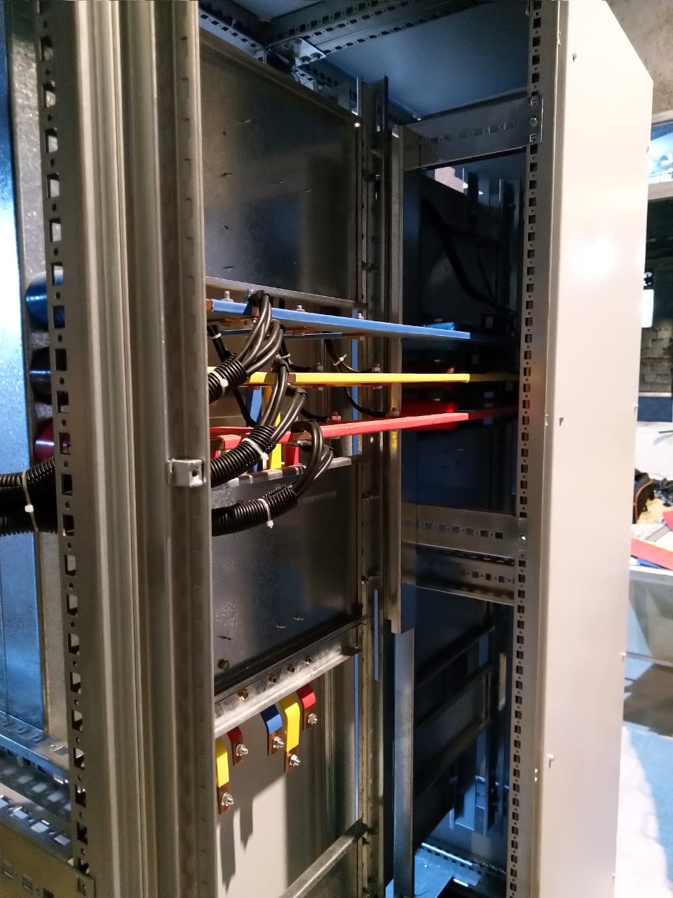 تابلوهای اصلی و فرعی ساختمان هواپیمایی ساها برای تغذیه سیستم های آبرسانی ، گرمایش و سرمایش  و طبقات از منفی ۲ تا مثبت ۵ - تصویر 13