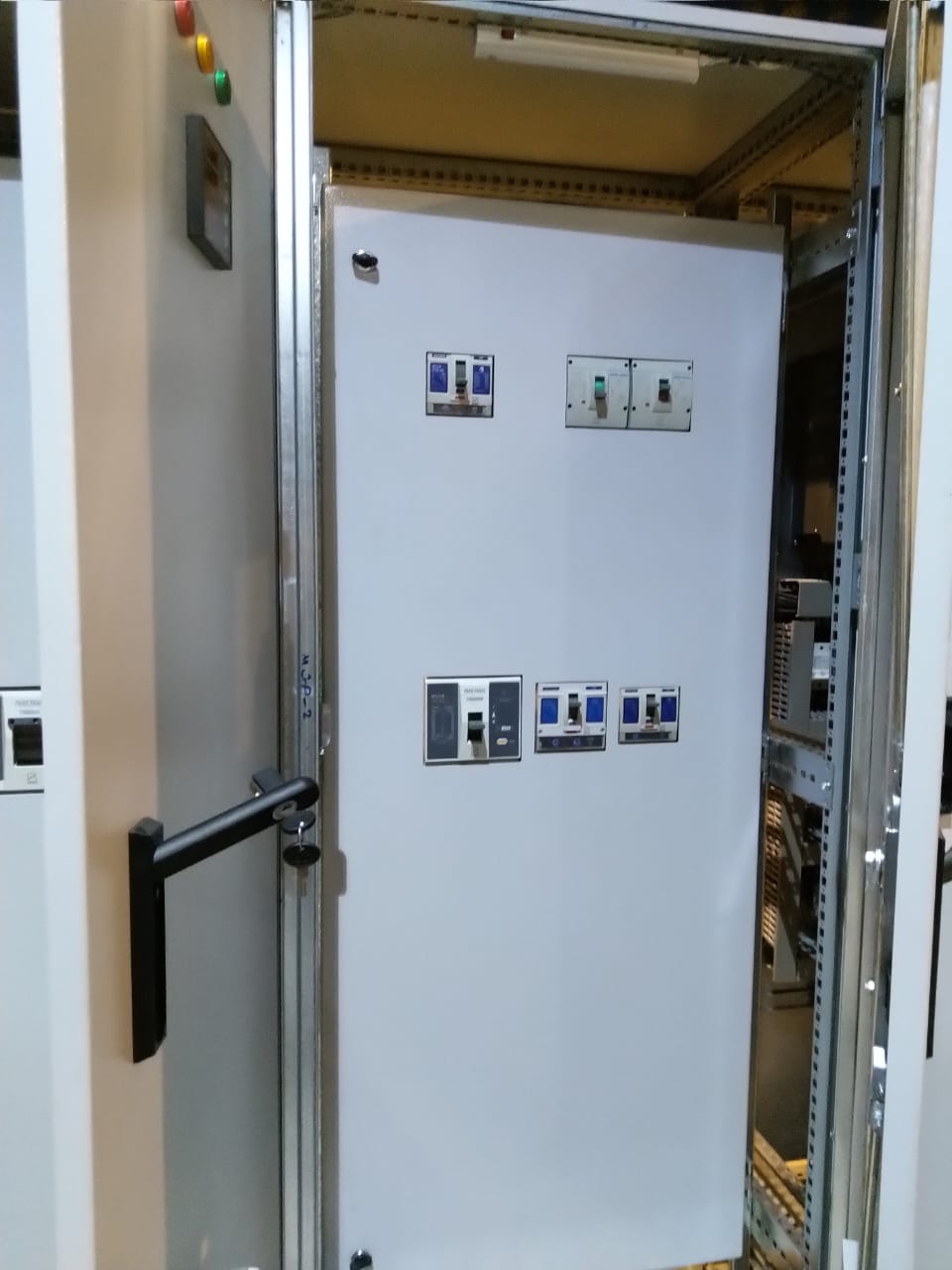 تابلوهای اصلی و فرعی ساختمان هواپیمایی ساها برای تغذیه سیستم های آبرسانی ، گرمایش و سرمایش  و طبقات از منفی ۲ تا مثبت ۵ - تصویر 15