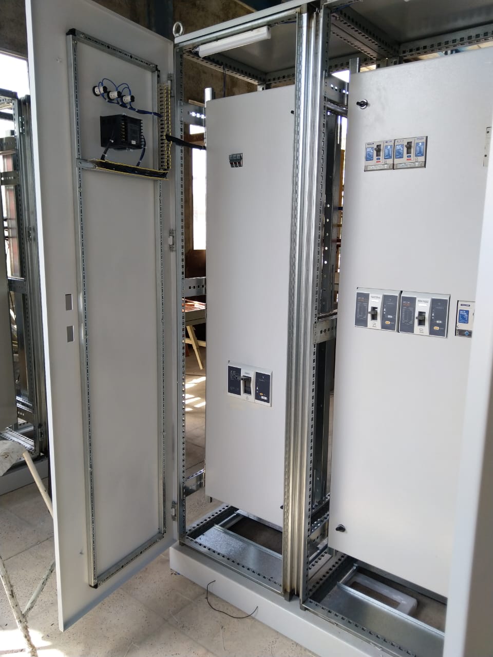 تابلوهای اصلی و فرعی ساختمان هواپیمایی ساها برای تغذیه سیستم های آبرسانی ، گرمایش و سرمایش  و طبقات از منفی ۲ تا مثبت ۵ - تصویر 25