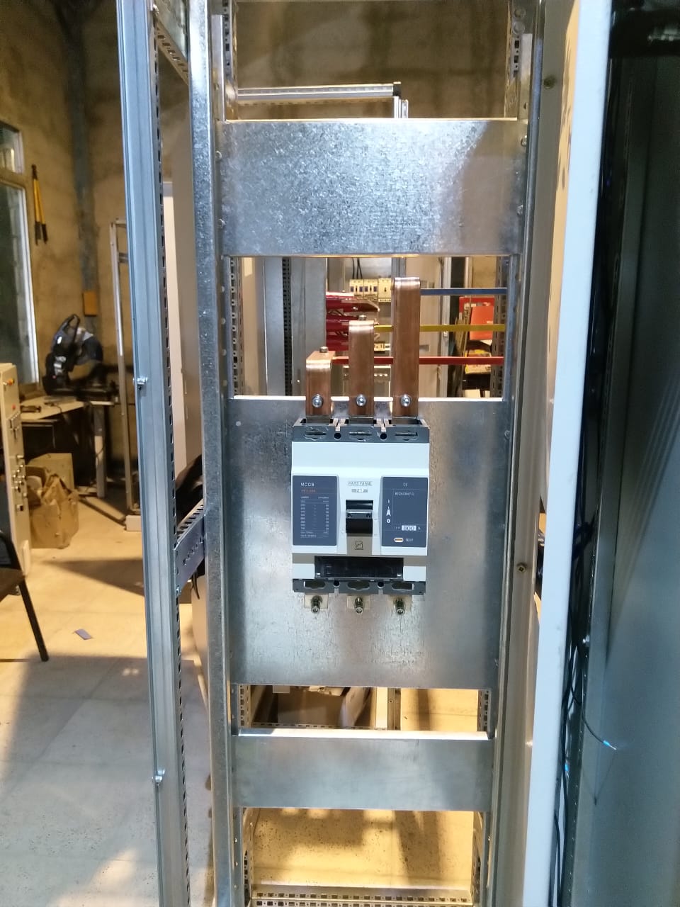 تابلوهای اصلی و فرعی ساختمان هواپیمایی ساها برای تغذیه سیستم های آبرسانی ، گرمایش و سرمایش  و طبقات از منفی ۲ تا مثبت ۵ - تصویر 29