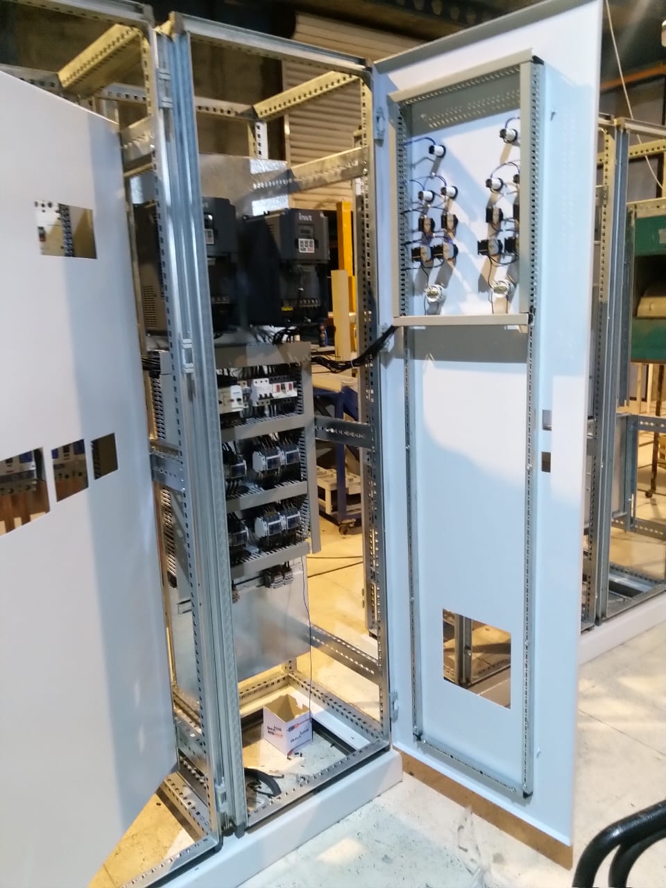 تابلوهای اصلی و فرعی ساختمان هواپیمایی ساها برای تغذیه سیستم های آبرسانی ، گرمایش و سرمایش  و طبقات از منفی ۲ تا مثبت ۵ - تصویر 18