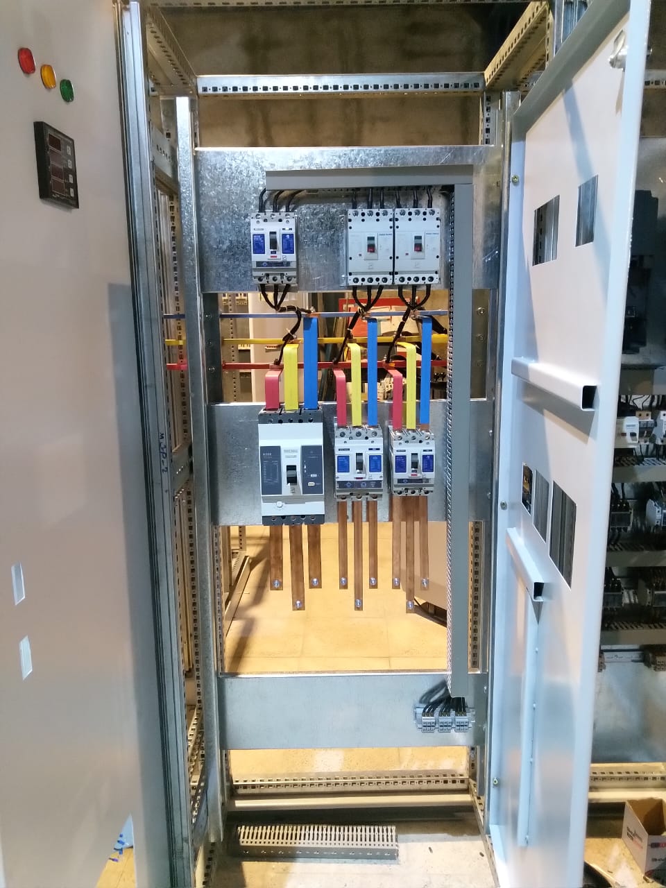 تابلوهای اصلی و فرعی ساختمان هواپیمایی ساها برای تغذیه سیستم های آبرسانی ، گرمایش و سرمایش  و طبقات از منفی ۲ تا مثبت ۵ - تصویر 20