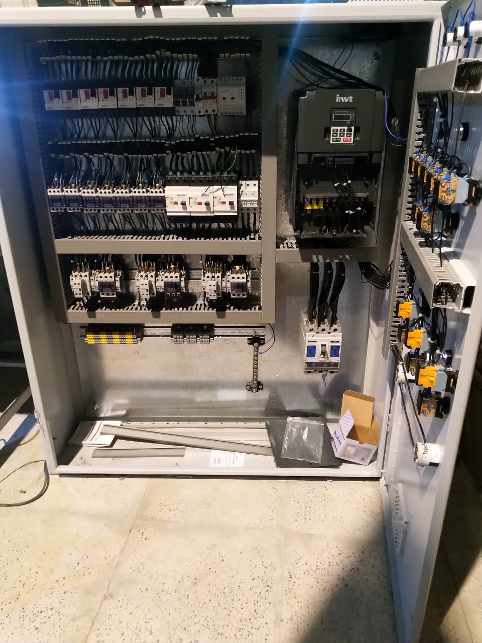 تابلوهای اصلی و فرعی ساختمان هواپیمایی ساها برای تغذیه سیستم های آبرسانی ، گرمایش و سرمایش  و طبقات از منفی ۲ تا مثبت ۵ - تصویر 19