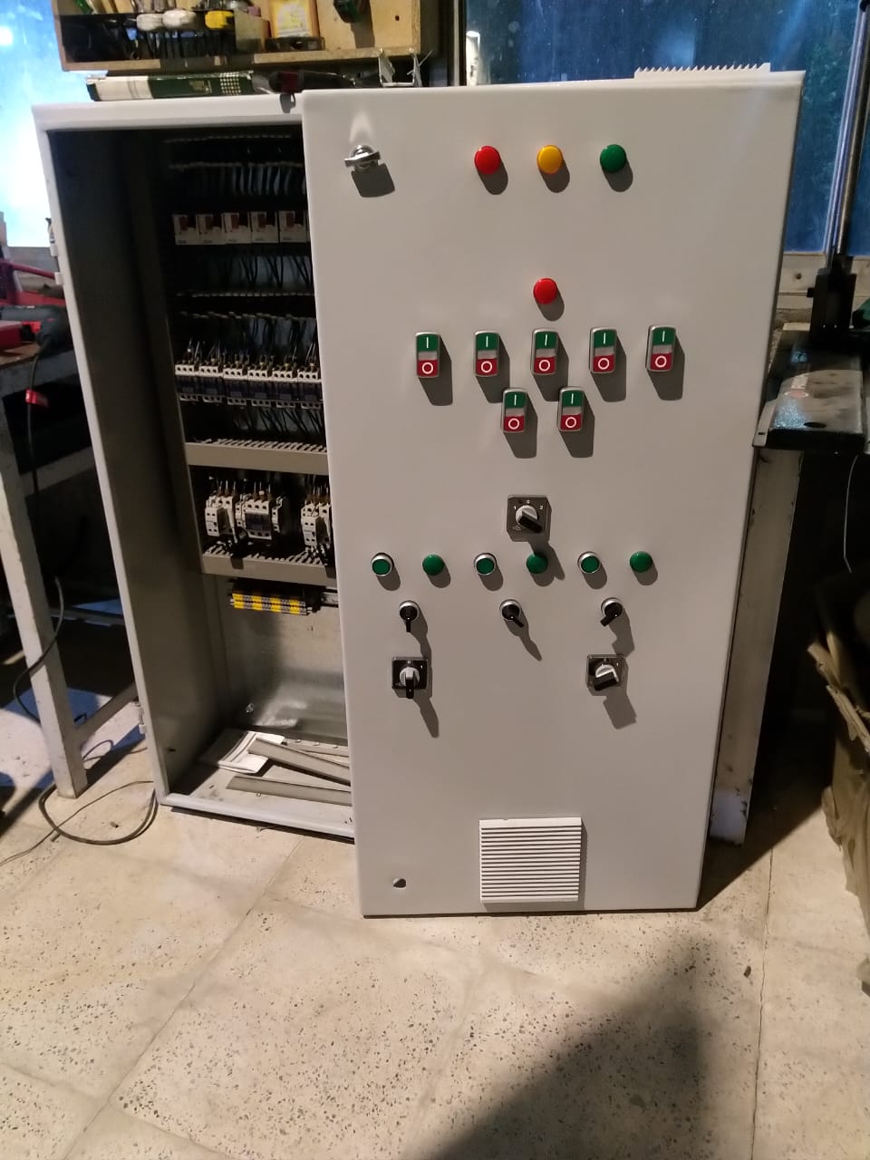 تابلوهای اصلی و فرعی ساختمان هواپیمایی ساها برای تغذیه سیستم های آبرسانی ، گرمایش و سرمایش  و طبقات از منفی ۲ تا مثبت ۵ - تصویر 17