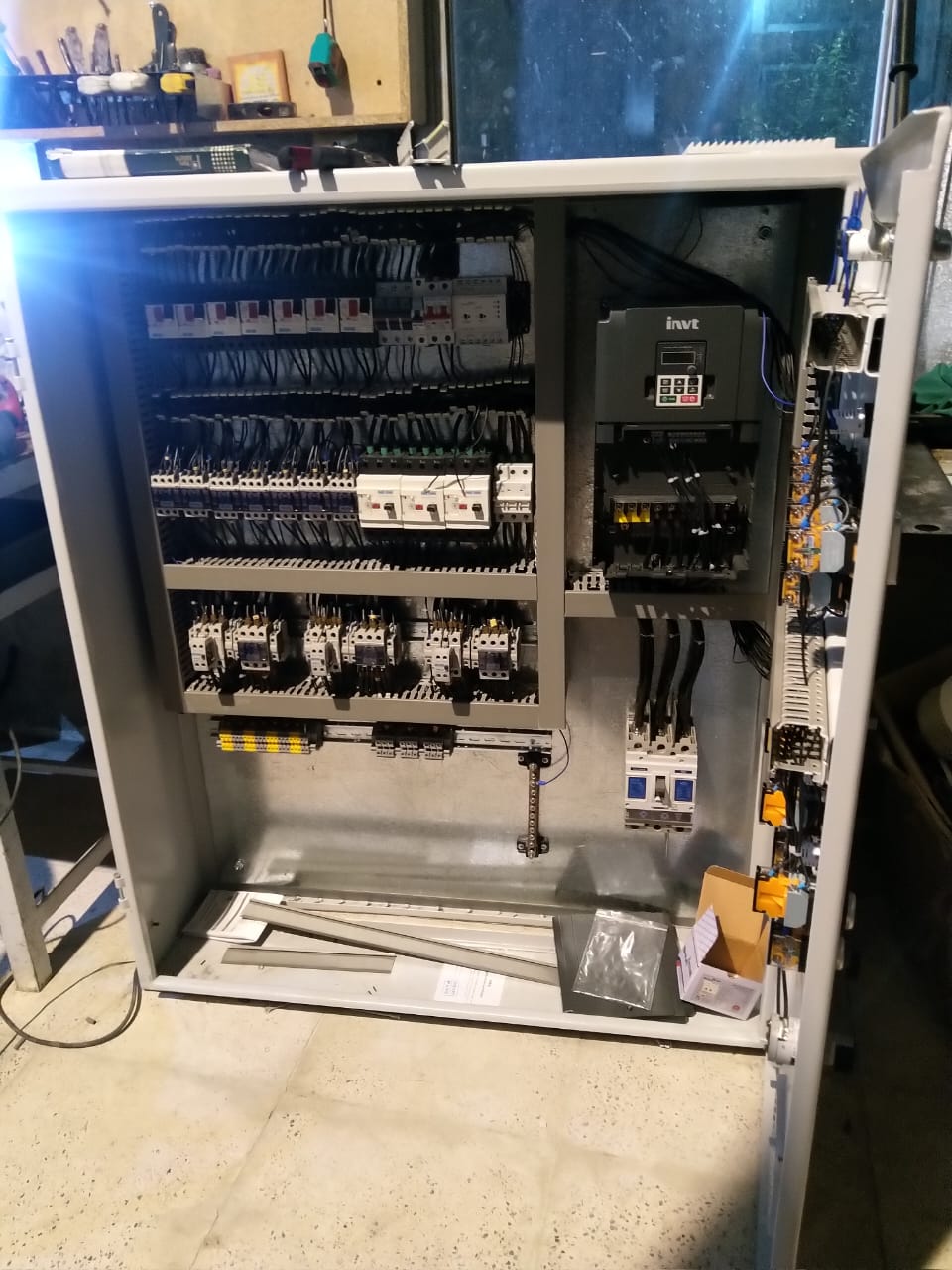 تابلوهای اصلی و فرعی ساختمان هواپیمایی ساها برای تغذیه سیستم های آبرسانی ، گرمایش و سرمایش  و طبقات از منفی ۲ تا مثبت ۵ - تصویر 16